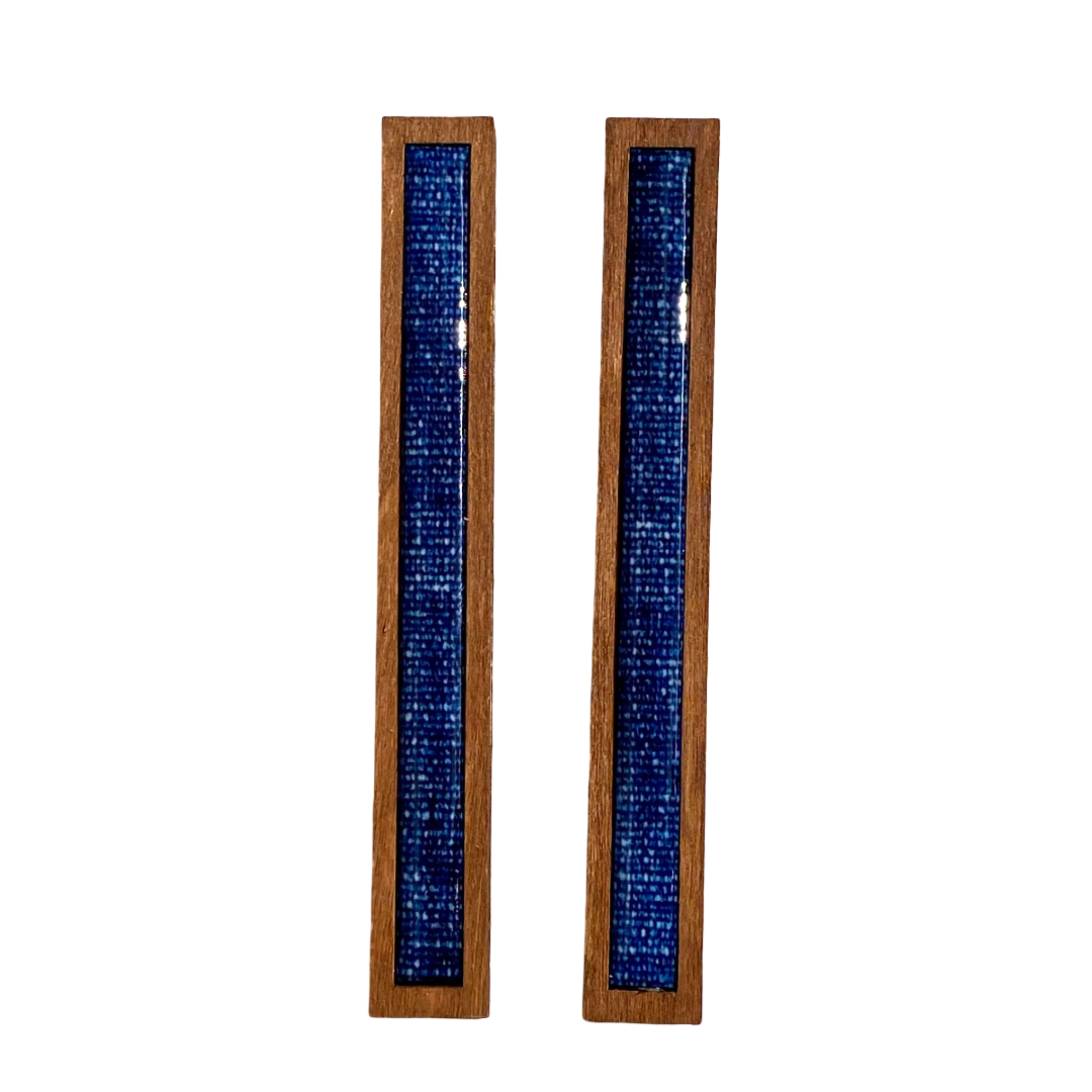 Pair of earrings with blue jean in wooden frames.